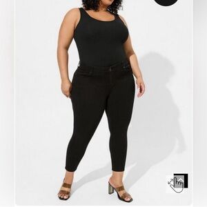 Torrid Premium Bombshell Skinny Hi-rise (11”) Dark Wash Black Jeans Size 14R.